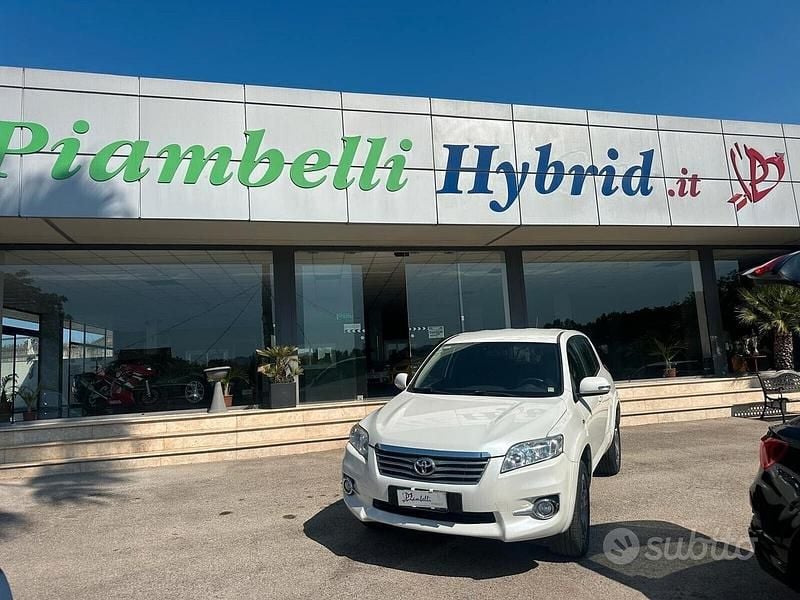 Usata Toyota RAV4 Executive 150 CV (110 kW) 2010 Bianco SUV