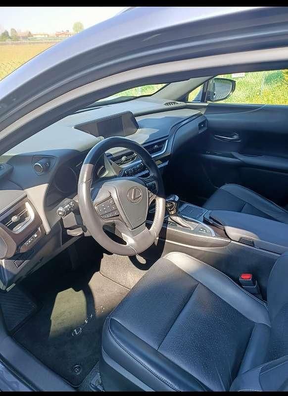 Usata Lexus UX 250h 184 CV (135 kW) 2019 Grigio SUV