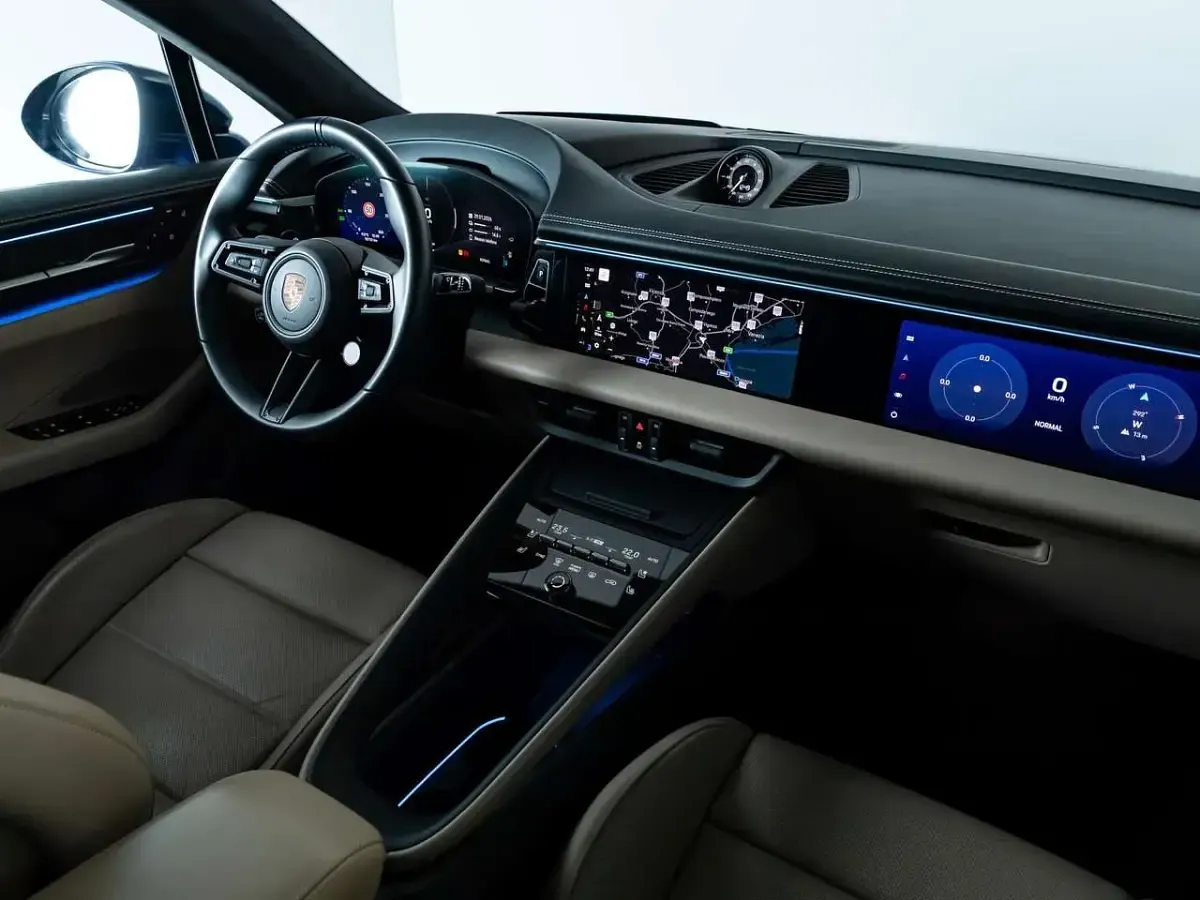 Usata Porsche Macan Turbo 144 kW (197 CV) 2024 Blu genziana metallizzato SUV
