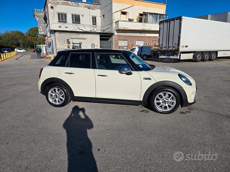 Usata Mini Cooper D 115 CV (84 kW) 2015 Beige Utilitaria
