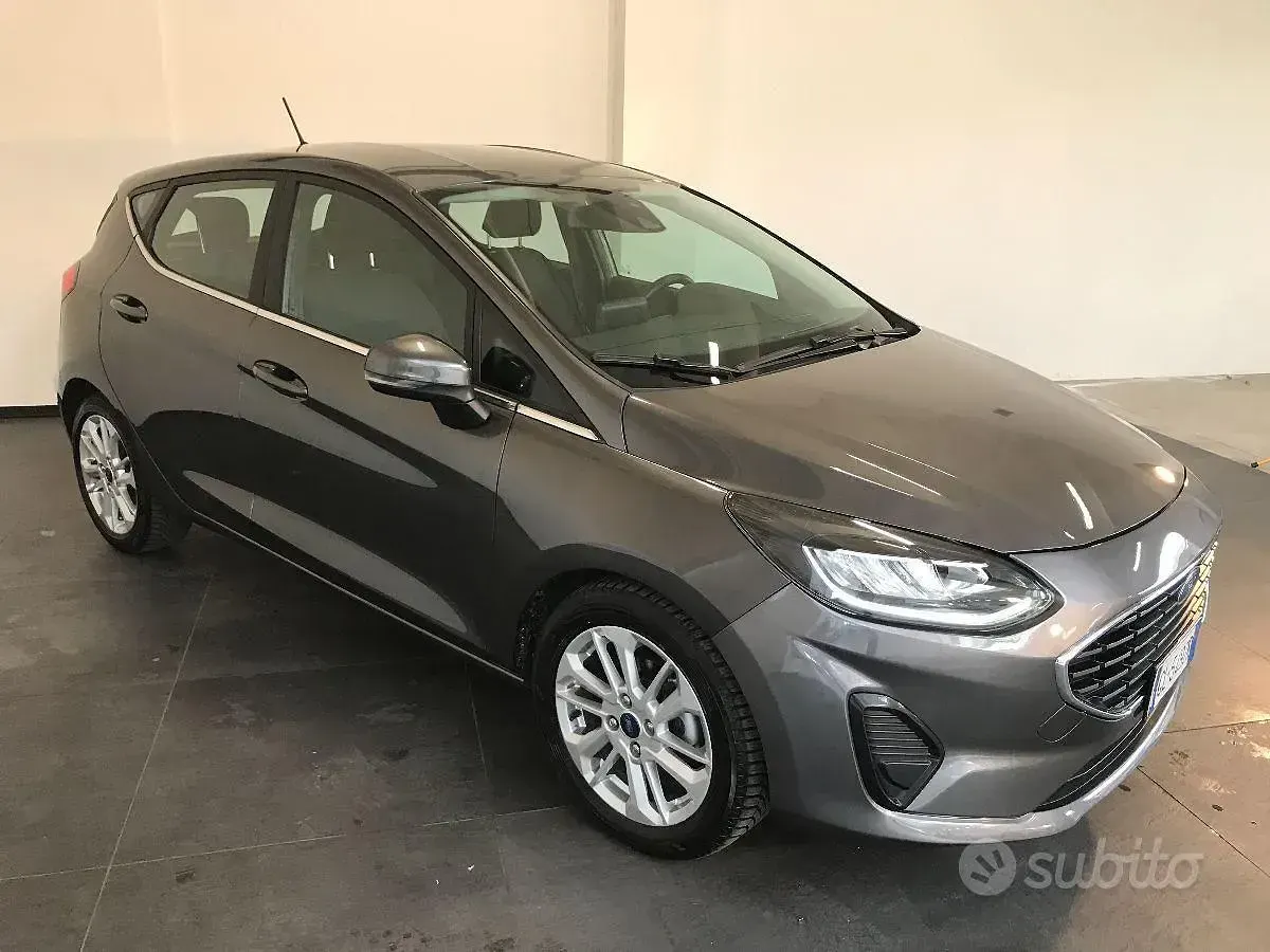 Usata Ford Fiesta Titanium 125 CV (91 kW) 2022 Grigio Utilitaria