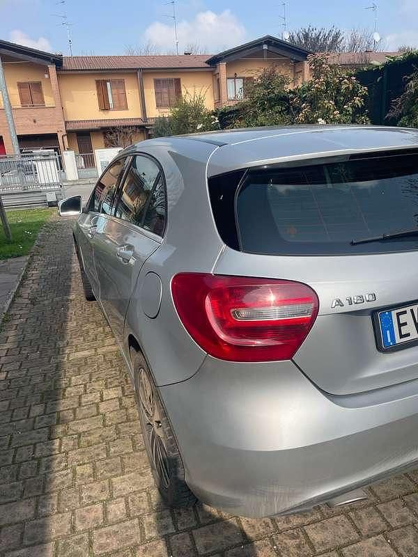 Usata Mercedes A180 109 CV (80 kW) 2014 Argento Berlina