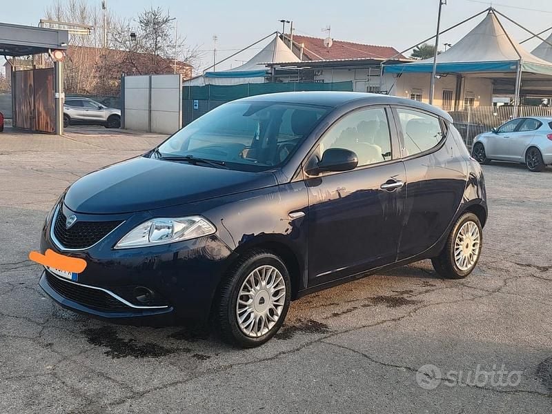 Usata Lancia Ypsilon Silver 95 CV (69 kW) 2017 Blu Utilitaria