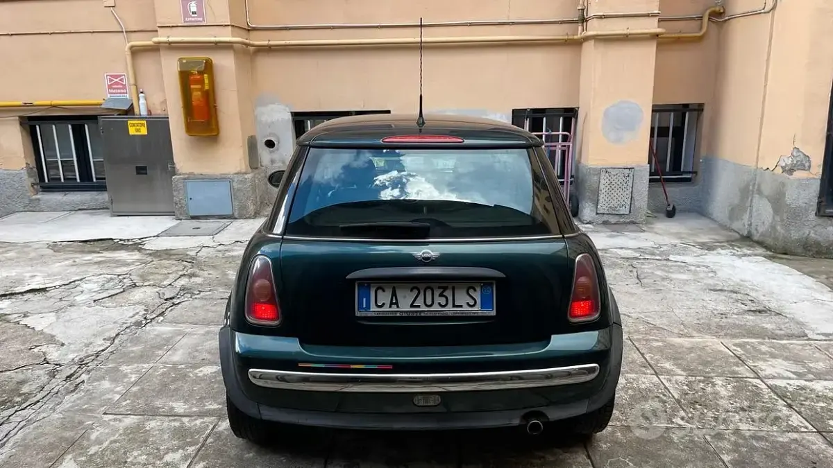 Usata Mini Cooper 90 CV (66 kW) 2002 Verde Utilitaria