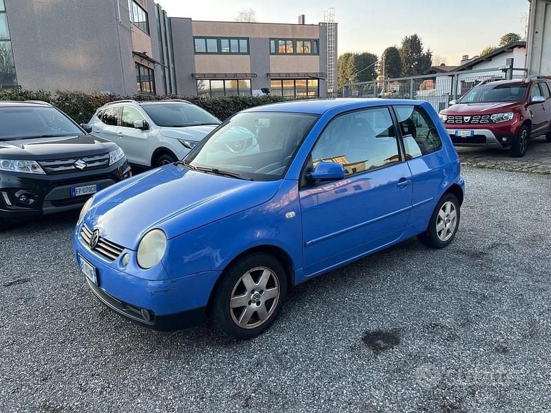 Usata VW Lupo Highline 75 CV (55 kW) 2001 Blu Utilitaria