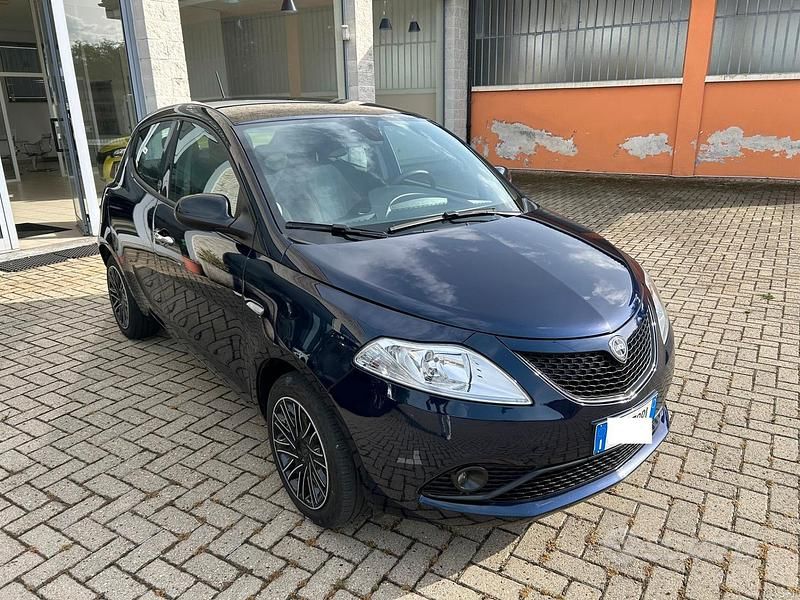 Usata Lancia Ypsilon S 70 CV (51 kW) 2021 Blu Utilitaria