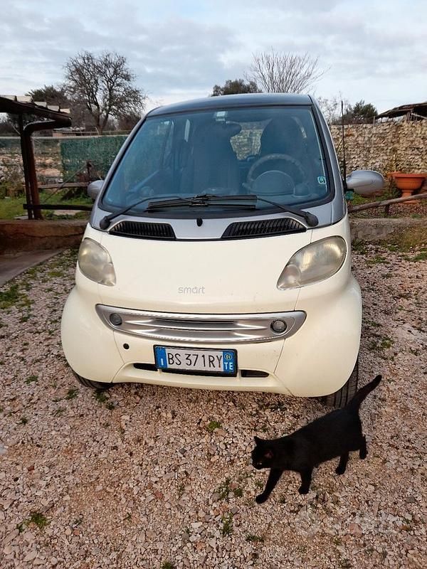 Usata Smart ForTwo Coupé 61 CV (44 kW) 2001 Bianco Coupé