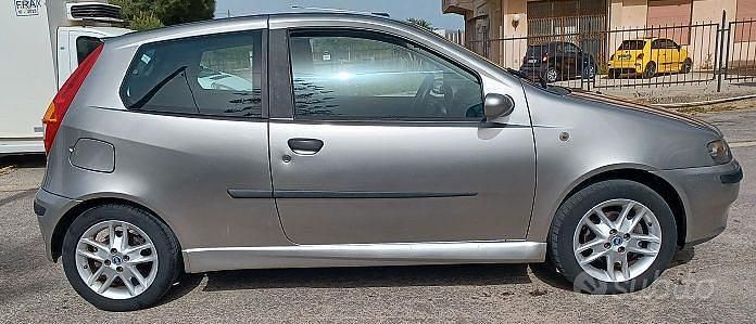 Usata Fiat Punto 131 CV (96 kW) 2000 Grigio Utilitaria