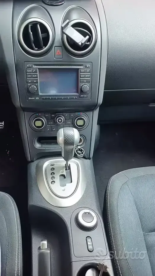 Usata Nissan Qashqai N-TEC 140 CV (102 kW) 2010 Grigio SUV