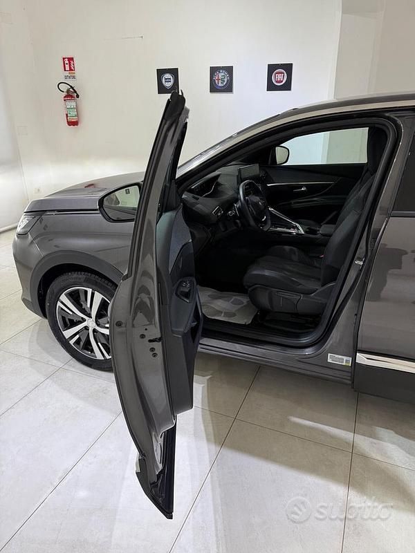 Usata Peugeot 3008 Allure 131 CV (96 kW) 2022 Grigio SUV