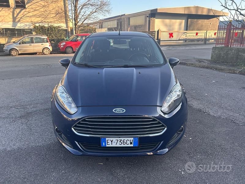 Usata Ford Fiesta 97 CV (71 kW) 2015 Blu Utilitaria