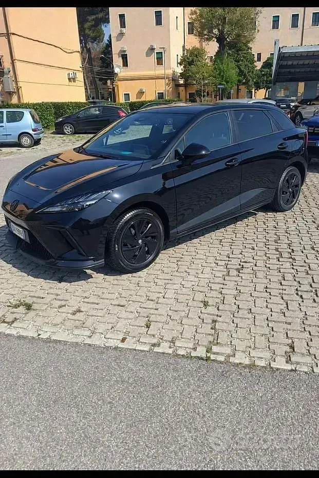 Usata MG MG4 EV 53 kW (73 CV) 2023 Nero Utilitaria