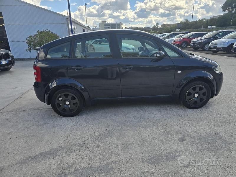 Usata Audi A2 75 CV (55 kW) 2003 Nero Utilitaria