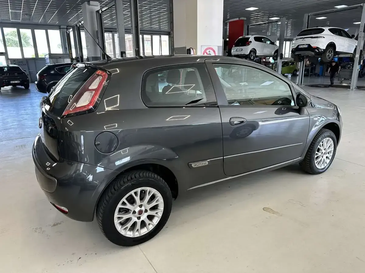 Usata Fiat Punto Evo Active 69 CV (50 kW) 2010 Grigio Utilitaria