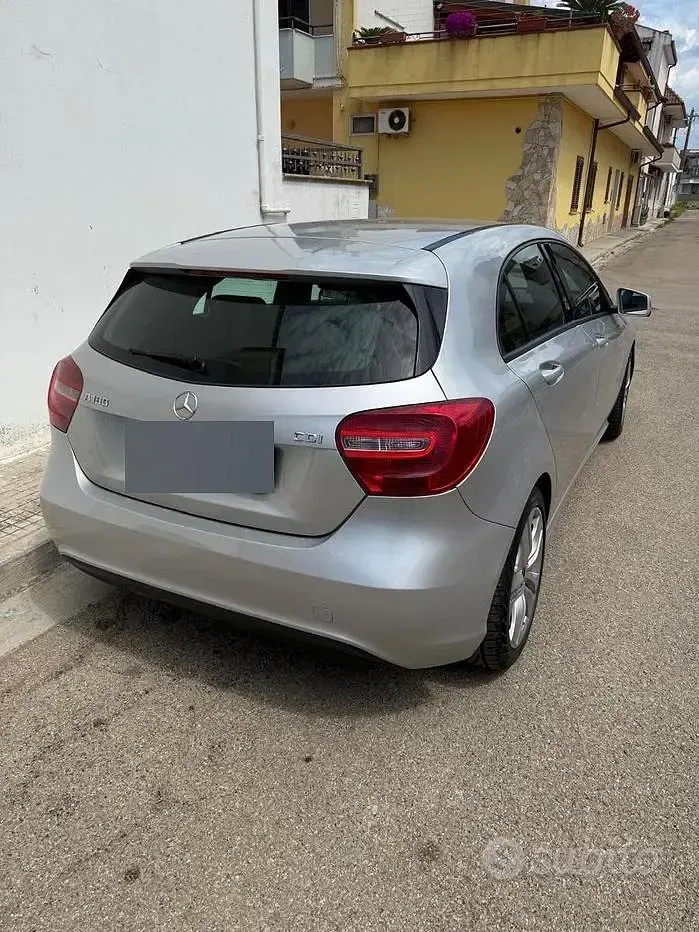 Usata Mercedes A180 109 CV (80 kW) 2014 Grigio Utilitaria