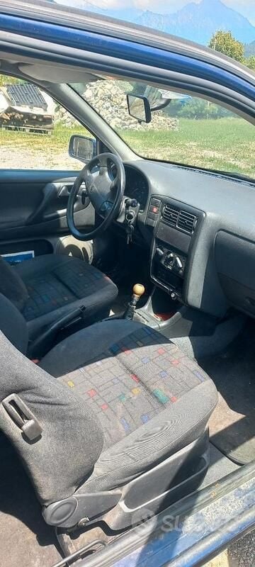 Usata VW Polo 50 CV (36 kW) 1999 Blu Utilitaria