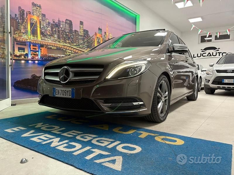 Usata Mercedes B200 Premium 136 CV (100 kW) 2012 Grigio Monovolume