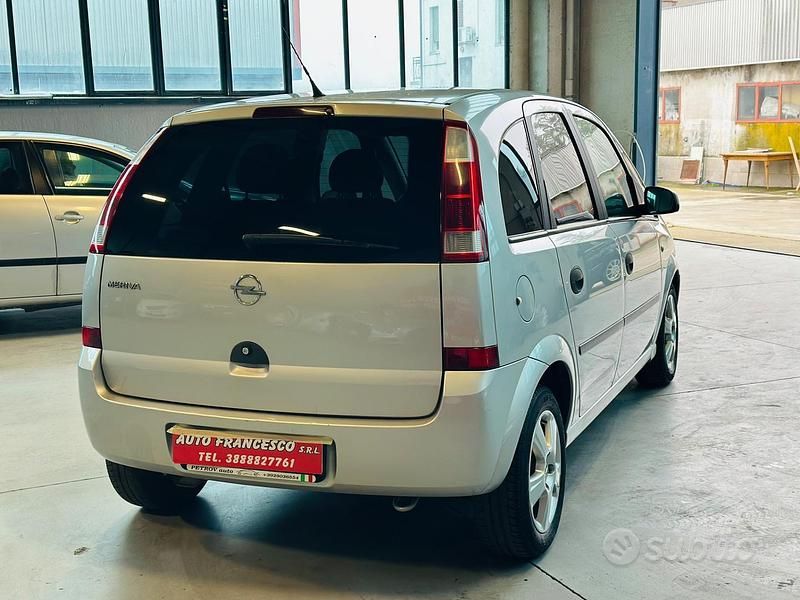 Usata Opel Meriva Cosmo 90 CV (66 kW) 2004 Grigio Monovolume