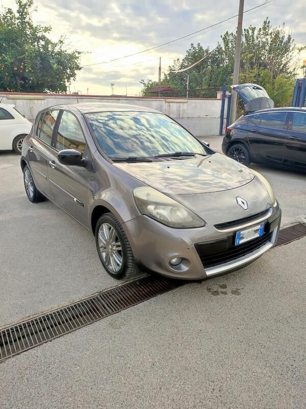 Usata Renault Clio II 111 CV (81 kW) 2011 Grigio Berlina
