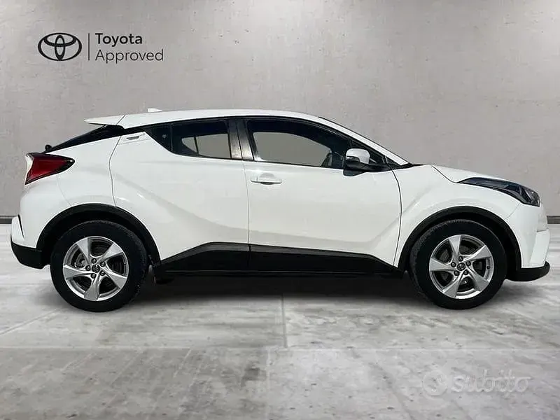 Usata Toyota C-HR Active 122 CV (89 kW) 2018 Bianco SUV