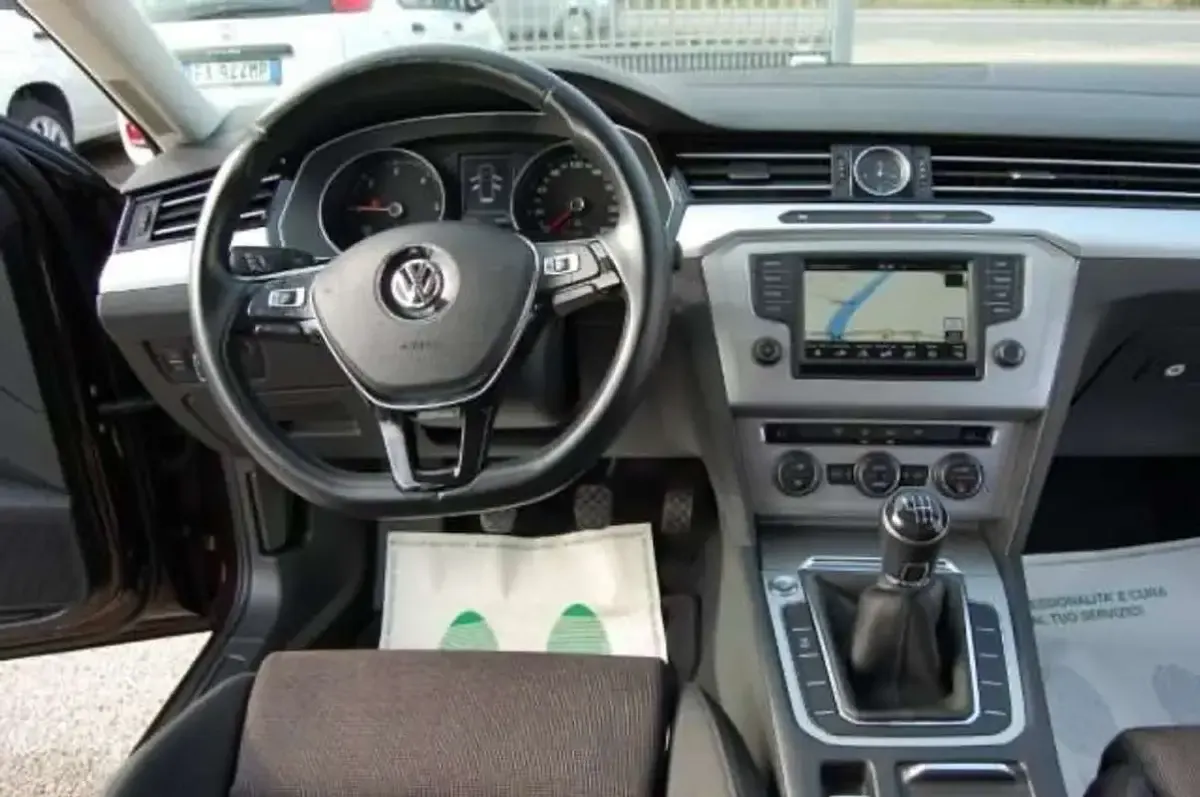Usata VW Passat Comfortline 150 CV (110 kW) 2015 Rosso Station wagon