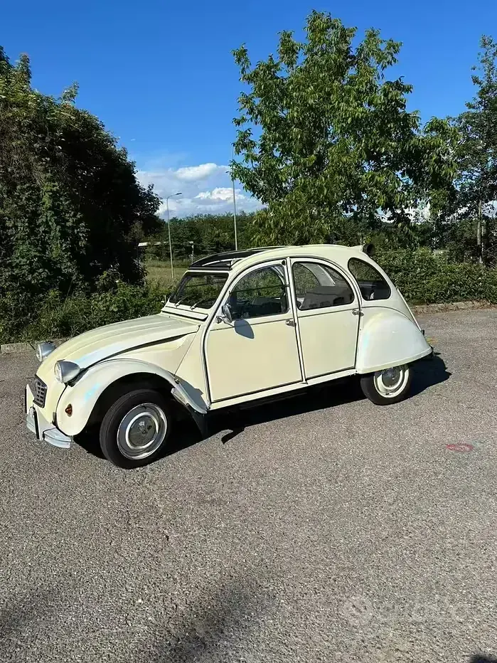 Usata Citroën 2CV 29 CV (21 kW) 1982 Beige Berlina