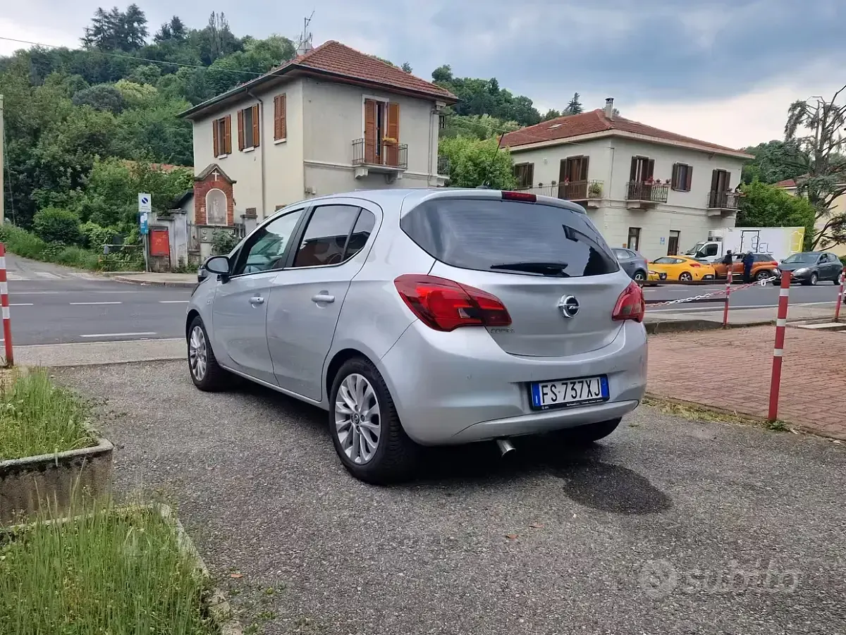 Usado Opel Corsa 75 CV (55 kW) 2018 Gris Utilitario
