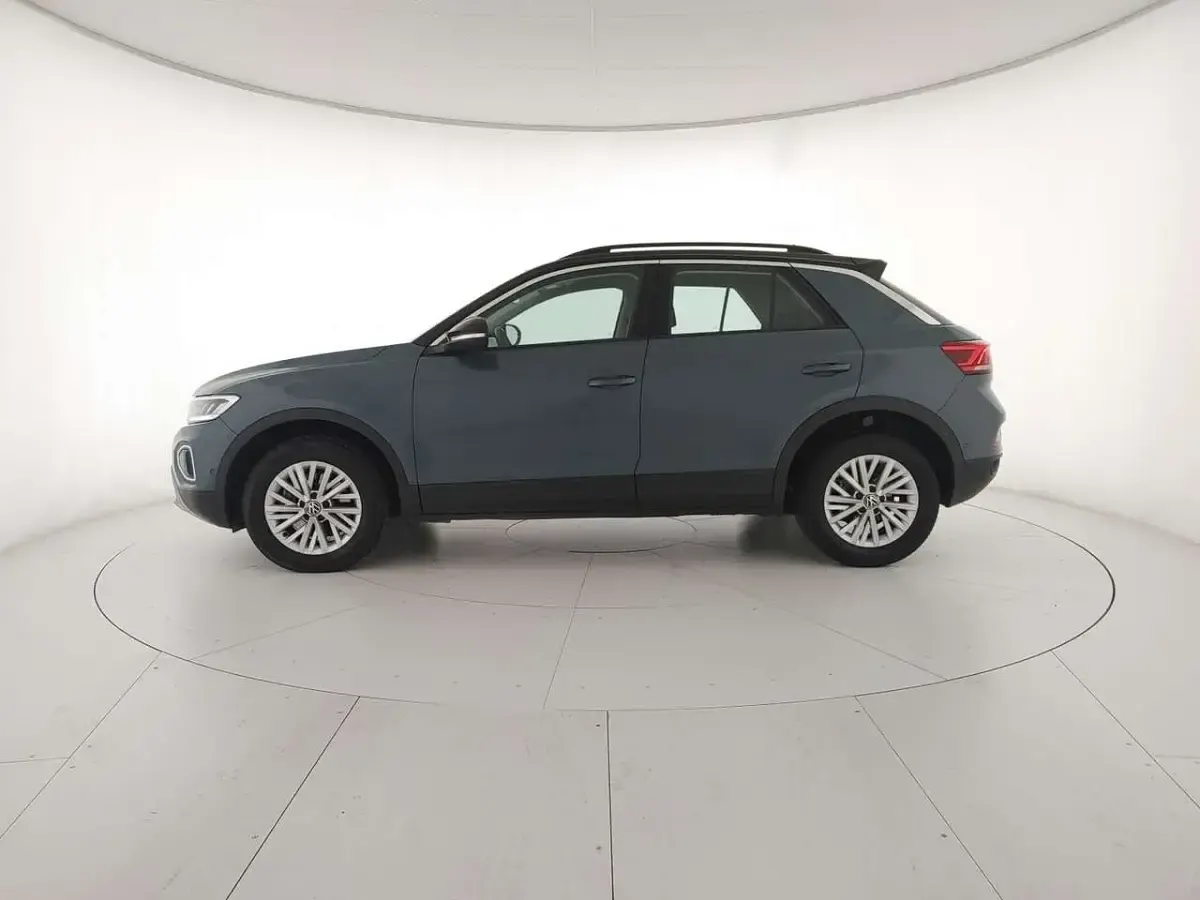 Usata VW T-Roc Life 150 CV (110 kW) 2025 Petroleum blue metallizzato ne SUV