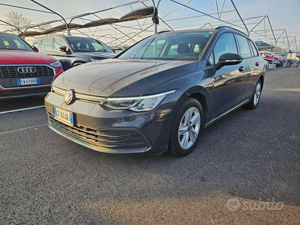 Gebraucht VW Golf VIII Life 110 PS (80 kW) 2021 Grau Kombi