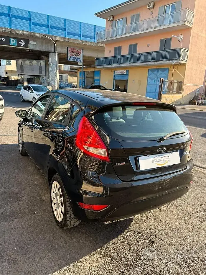 Usata Ford Fiesta 68 CV (50 kW) 2010 Nero Berlina