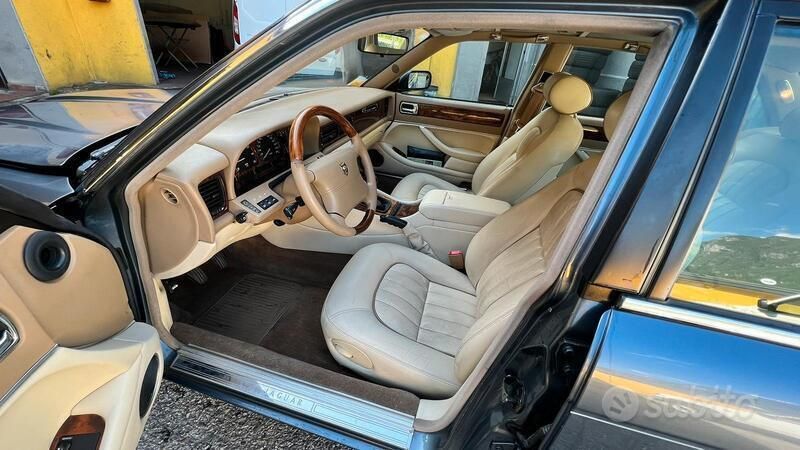 Usata Jaguar XJ6 211 CV (155 kW) 1995 Grigio Berlina