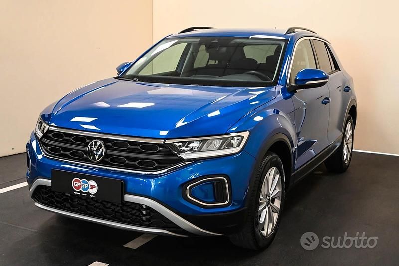 Usata VW T-Roc Sport 149 CV (109 kW) 2023 Blu SUV
