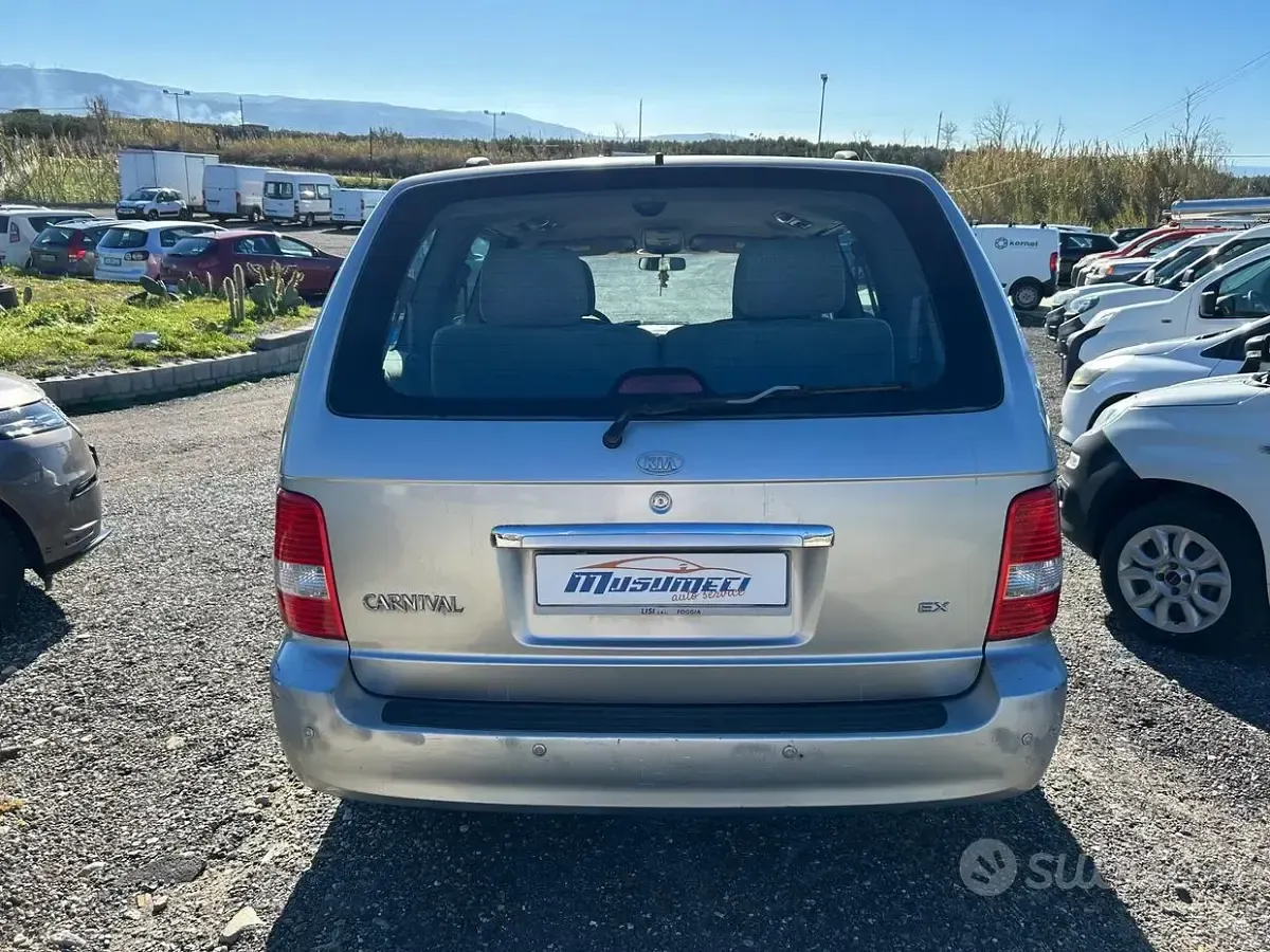 Usata Kia Carnival Family 145 CV (106 kW) 2006 Grigio Monovolume