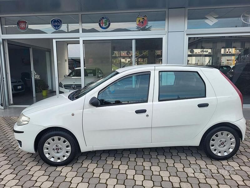 Usata Fiat Punto Classica 75 CV (55 kW) 2010 Bianco Berlina