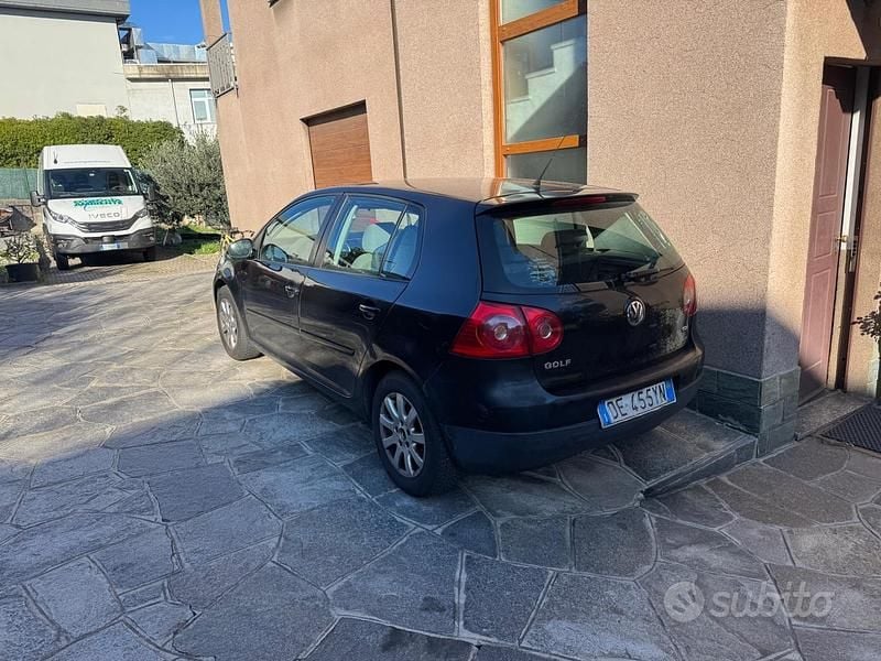 Usado VW Golf IV 105 CV (77 kW) 2006 Negro Berlina