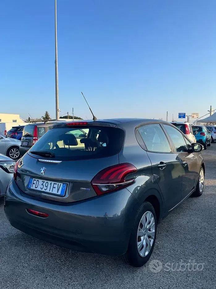 Usata Peugeot 208 Allure 75 CV (55 kW) 2016 Grigio Utilitaria