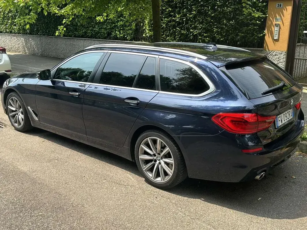 Usata BMW 520 Luxury Line 190 CV (139 kW) 2019 Blu/azzurro Station wagon