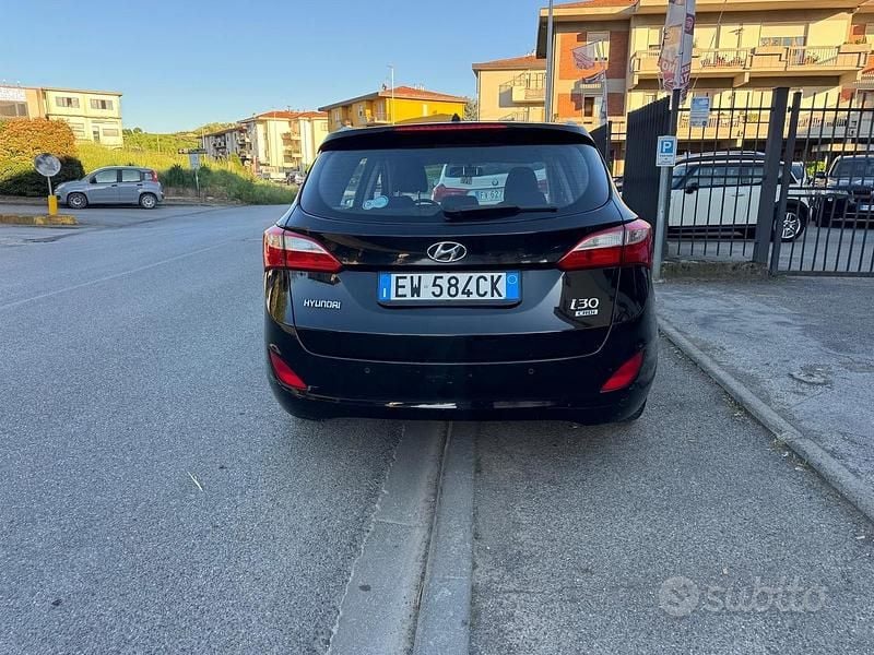 Usata Hyundai i30 GO! 110 CV (80 kW) 2014 Nero Station wagon