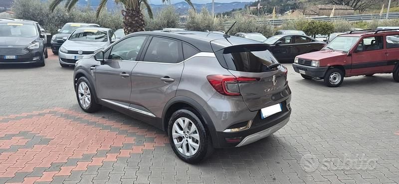 Occasion Renault Captur Techno 101 ch (74 kW) 2022 Gris SUV