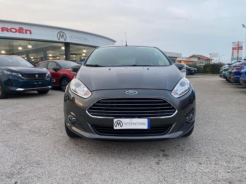Begagnad Ford Fiesta Titanium 101 HK (74 kW) 2016 Blå Sedan