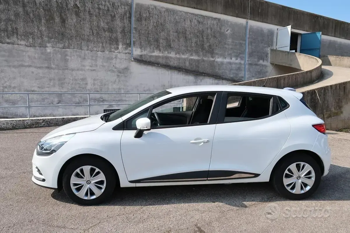 Usata Renault Clio V 86 CV (63 kW) 2020 Bianco Furgone