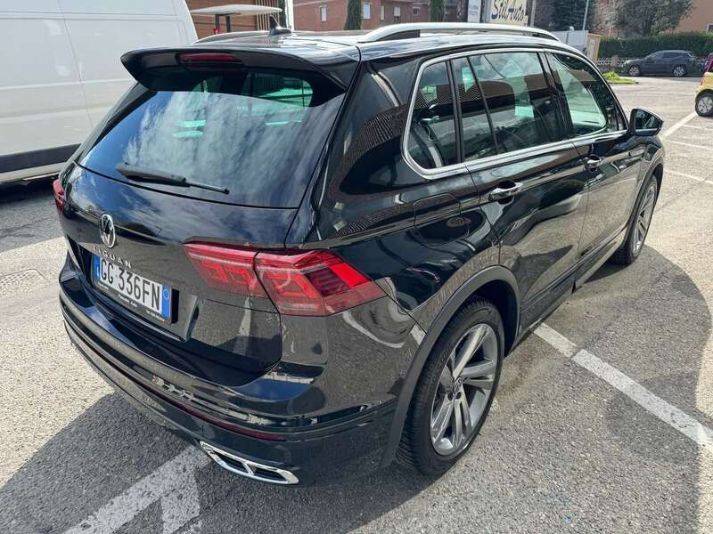 Usata VW Tiguan R-line 150 CV (110 kW) 2022 Nero SUV