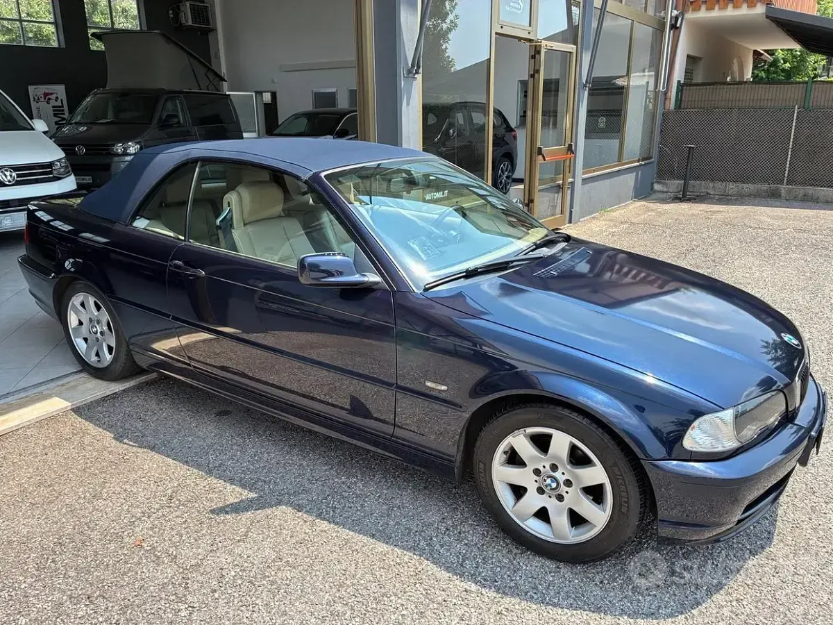 Usata BMW 318 Cabriolet Efficient Dynamics 143 CV (105 kW) 2002 Blu/azzurro Cabrio