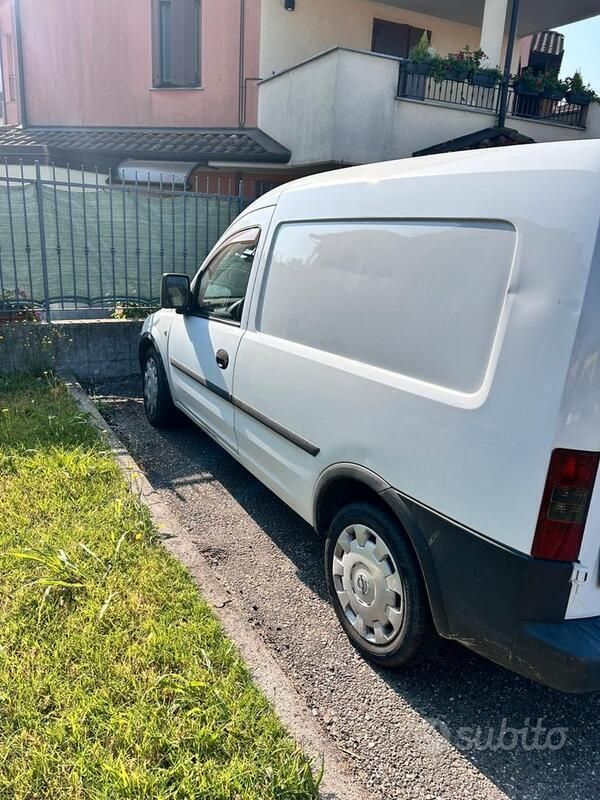 Usata Opel Combo 101 CV (74 kW) 2006 Monovolume