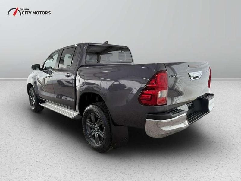 Usata Toyota HiLux Lounge 150 CV (110 kW) 2024 Grigio Pick-up