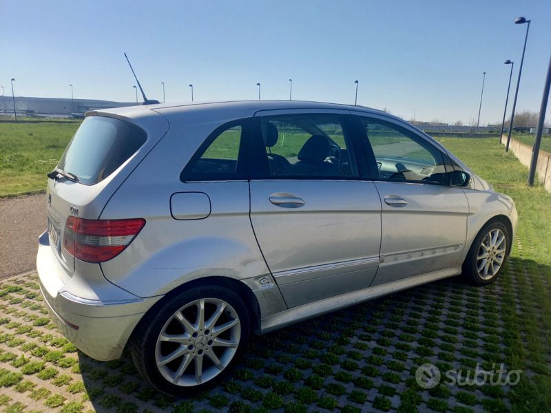 Grigio Usata 2005 Mercedes B180 Monovolume | 1500 € (Ottimo prezzo) - Immagine 1/4