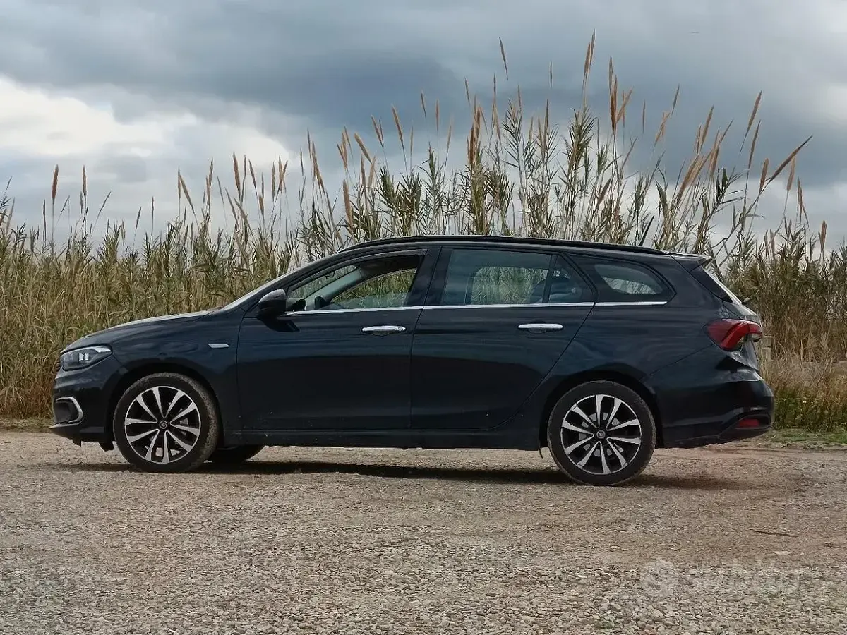 Usata Fiat Tipo 120 CV (88 kW) 2019 Nero Station wagon