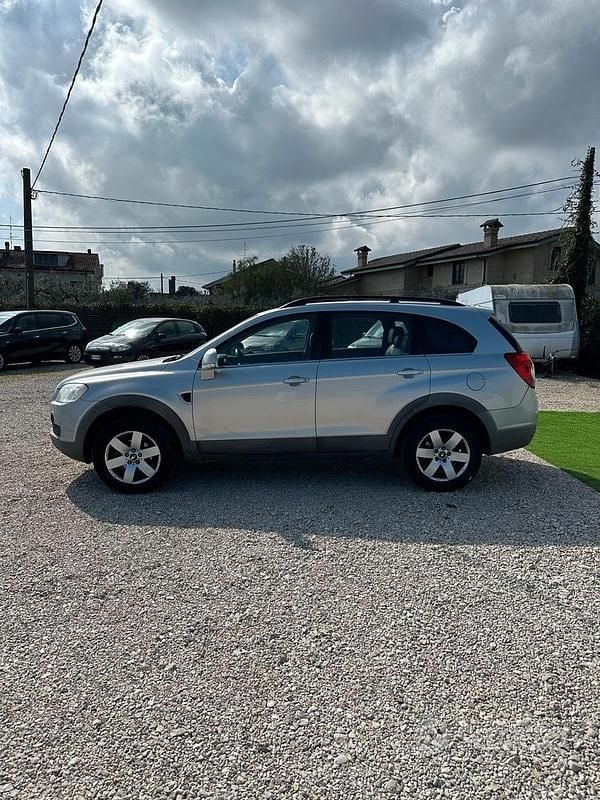 Usata Chevrolet Captiva LS 150 CV (110 kW) 2007 Grigio SUV
