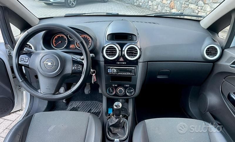 Usata Opel Corsa Sport 90 CV (66 kW) 2009 Bianco Berlina
