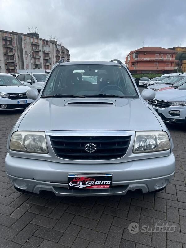 Usata Suzuki Grand Vitara 109 CV (80 kW) 2003 Grigio SUV